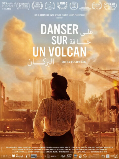 25_Danser sur un Volcan de Cyril Aris (Les Films des Deux Rives)